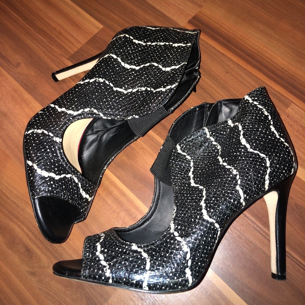 Heels - Picture 2 of 3